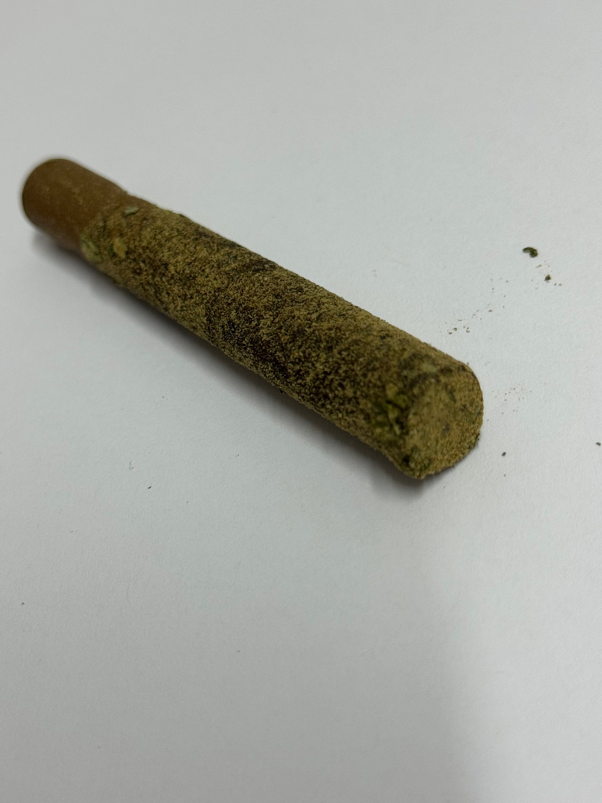 2g Hemp Flower Blunt with Glass Tip & Double-Layer Hash (Tobacco Free)